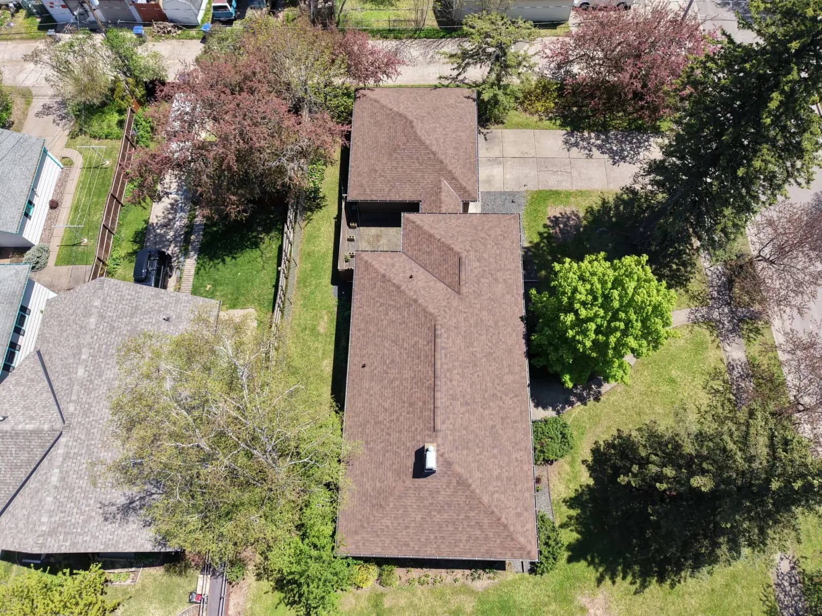 New architectural shingle roof on a Duluth residence